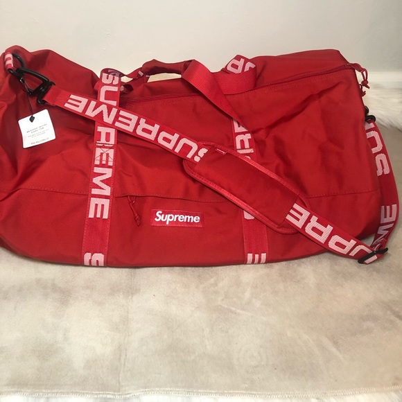 SOLD! Auth Supreme 2018 Duffle NWT - Picture 2 of 8